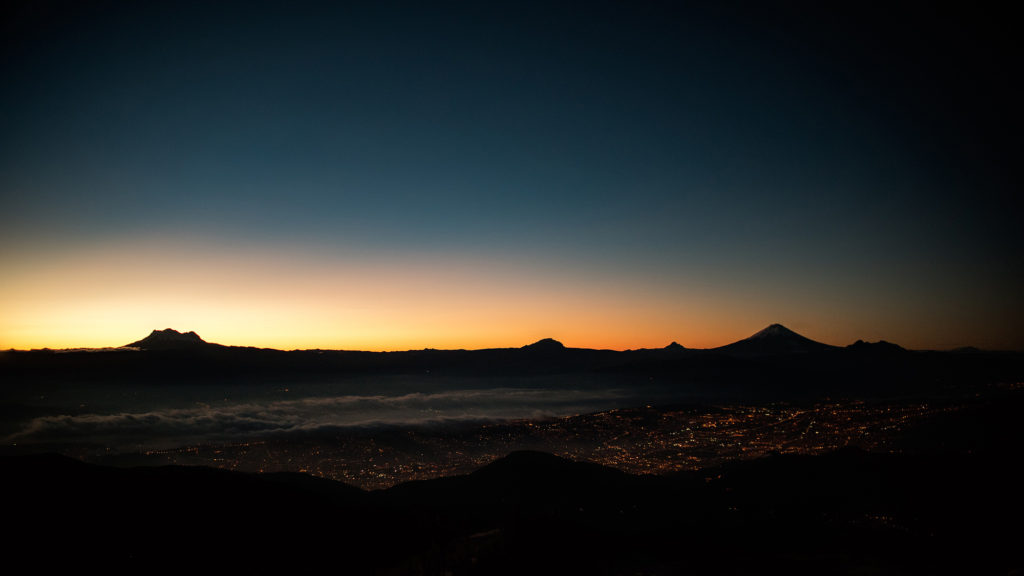 Quito paisaje amanecer